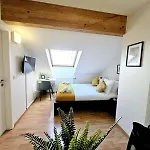 Compact Studio In Luxembourg-Limp17B