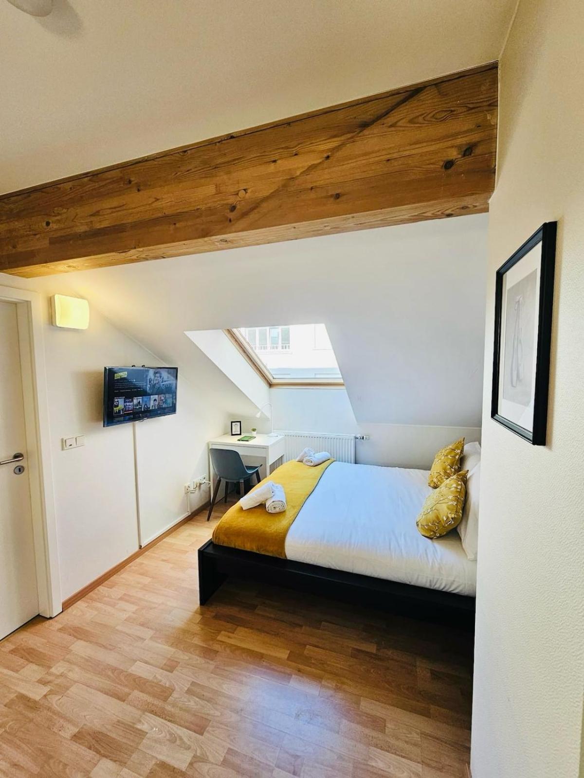 Compact In Luxembourg-limp17b Luxemburg